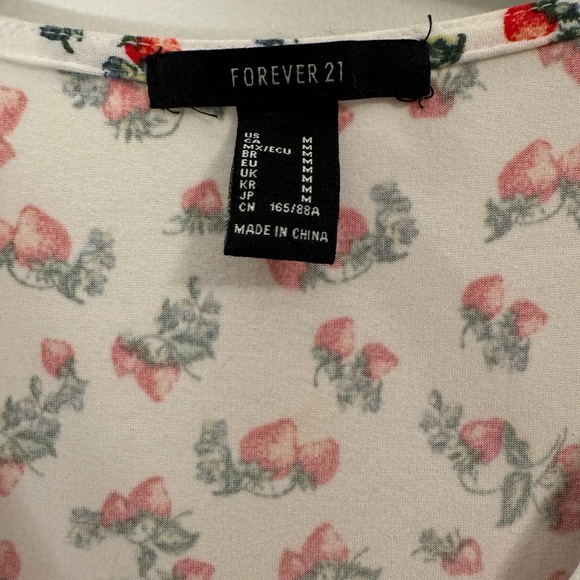 Strawberry 🍓 Top with Cinched Front - Picture 3 of 4